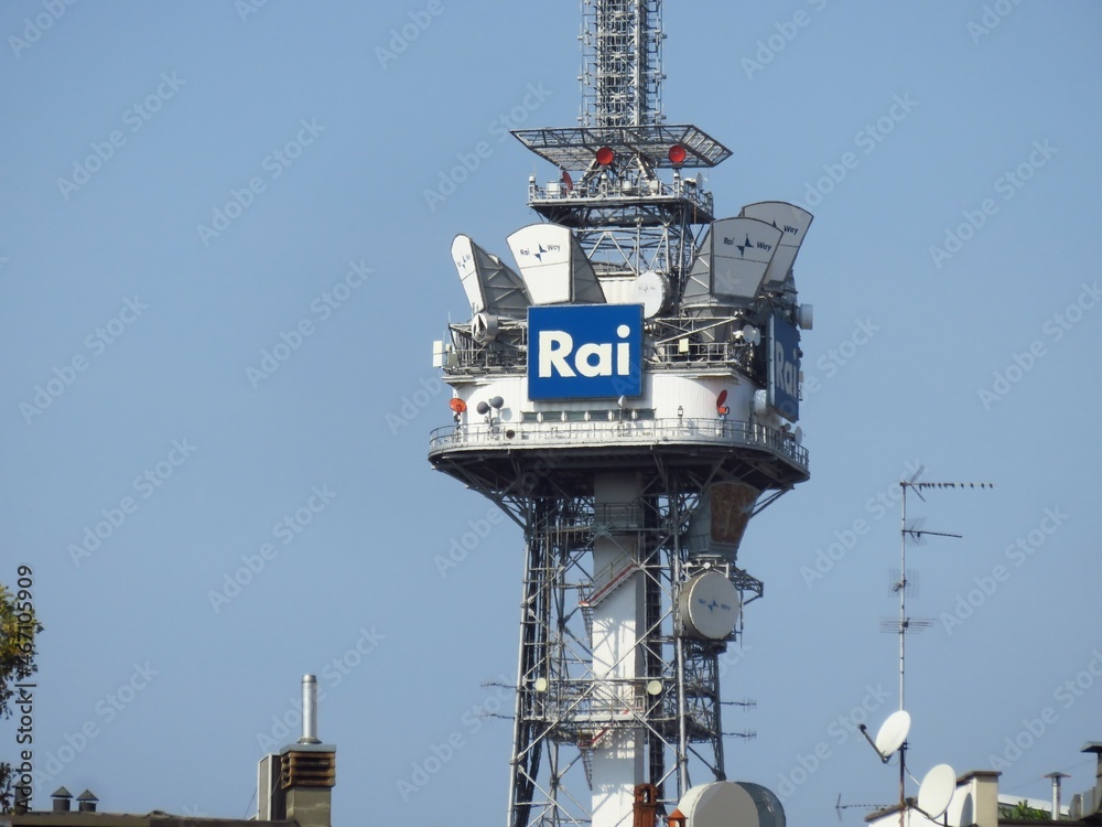 Tour / émetteur Rai Way, pour la diffusion radio / télévision de la chaîne  publique italienne RAI (Radiotelevisione Italiana), à Milan – octobre 2021  (Italie) foto de Stock | Adobe Stock