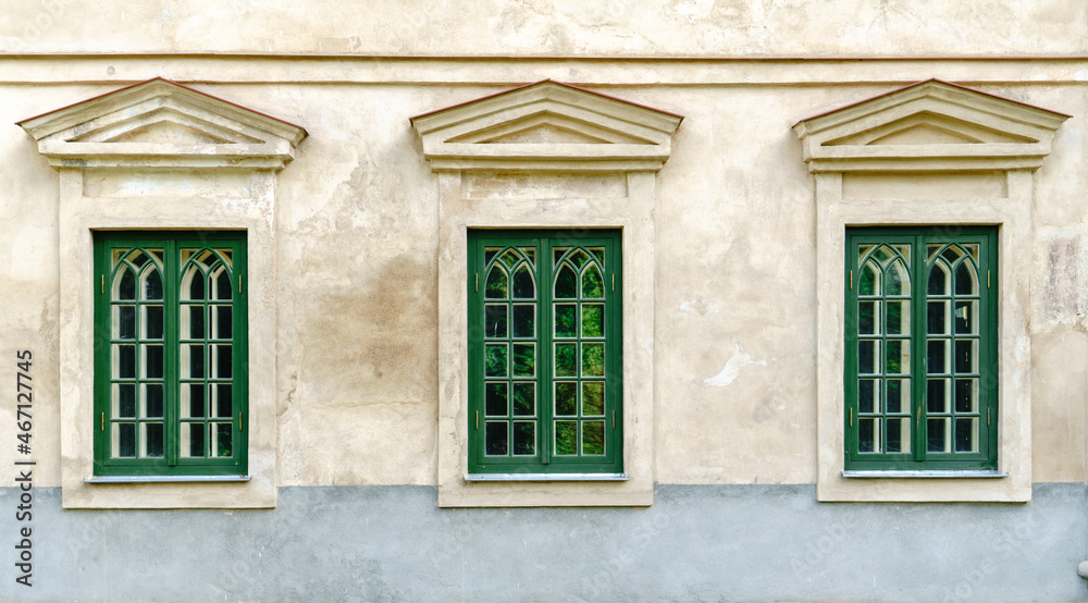 Obraz premium Three Symmetrical Green Vintage Windows