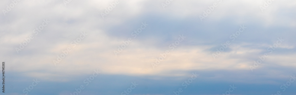 Fototapeta premium Bright evening sky in defocus, blank for design