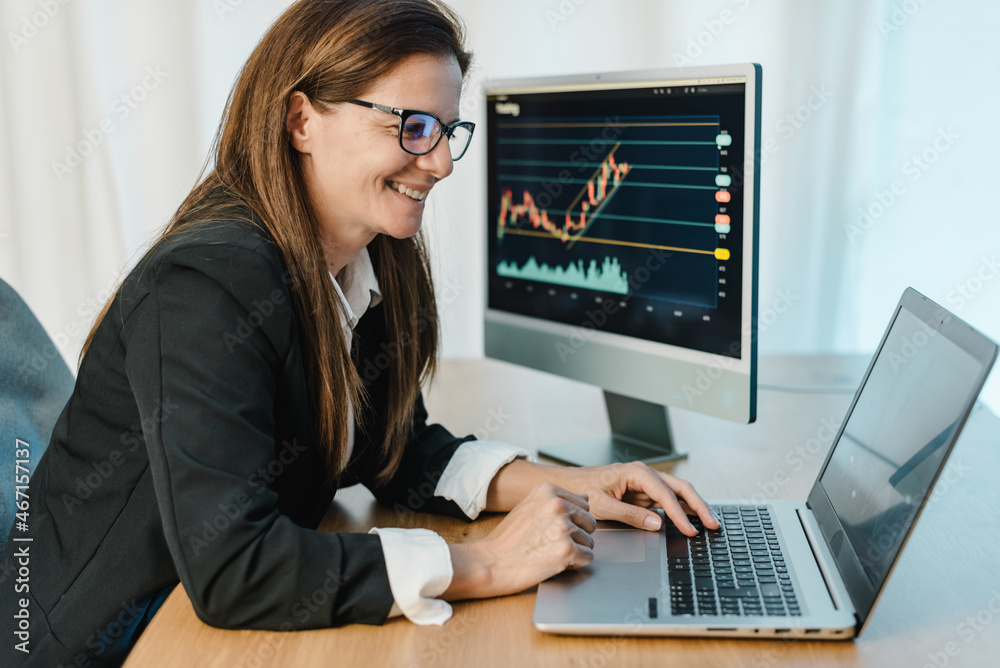 Content woman trading online on binary option Content woman trading online on binary option