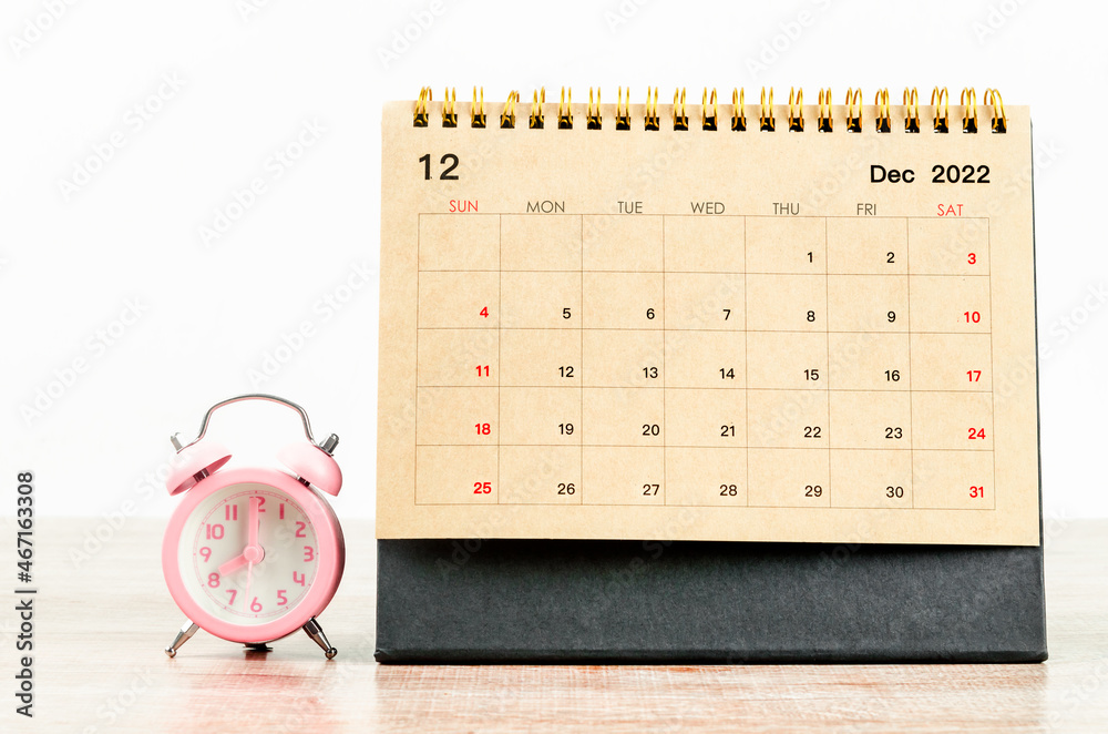 Naklejka premium alarm clock on December 2022 calendar