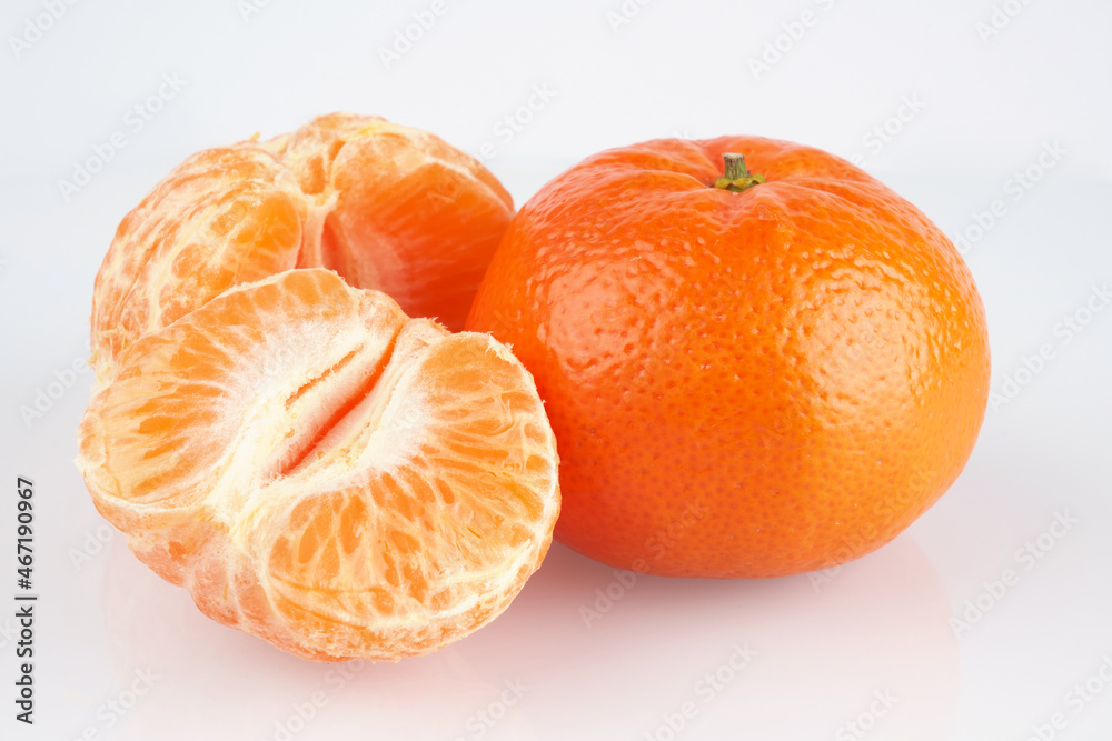 Ripe juicy orange tangerine whole in peel and slices isolated on white background with copy space, flat lay clipping path Ripe juicy orange tangerine whole in peel and slices isolated on white background with copy space, flat lay clipping path