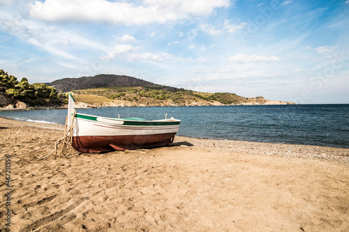 bateau sur la plage de Paulilles dans les Pyrénées orientales