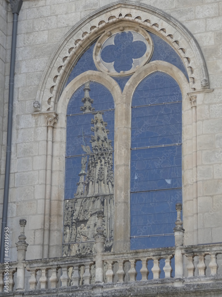 Obraz premium La Santa Iglesia Catedral Basílica Metropolitana de Santa María es un templo catedralicio de culto católico dedicado a la Virgen María, en la ciudad española de Burgos.