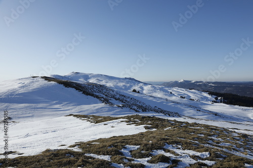 les mont jura en hiver