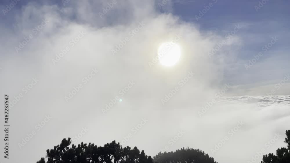 Sol entre Nubes