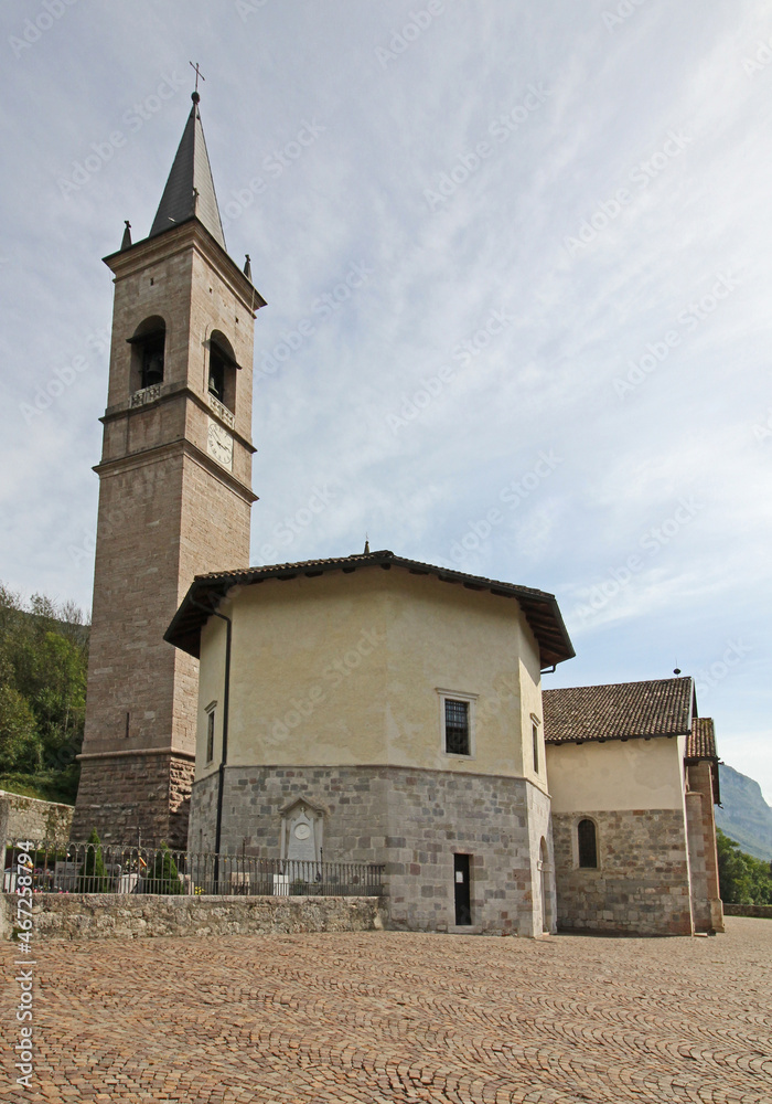 Fototapeta premium l'antica chiesa di San Lorenzo a Lomaso (Trentino)