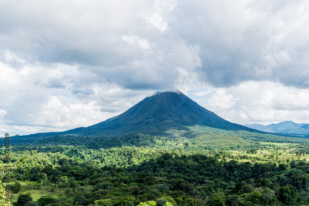 Discover Arenal: Costa Rica's majestic volcano, a symbol of raw power and natural beauty in the heart of lush landscapes.