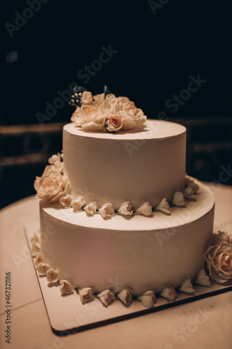 Huge wedding cake with flower decorations