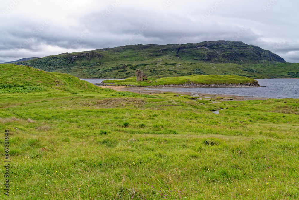 The ruins of Ardvreck Castle at Loch Assynt in Scotland The ruins of Ardvreck Castle at Loch Assynt in Scotland