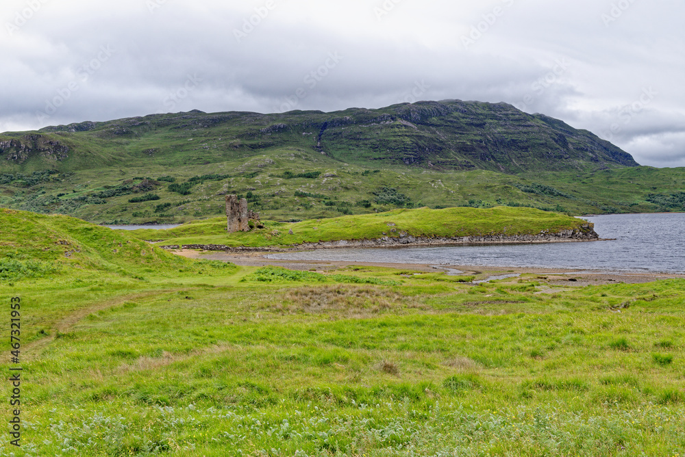 The ruins of Ardvreck Castle at Loch Assynt in Scotland