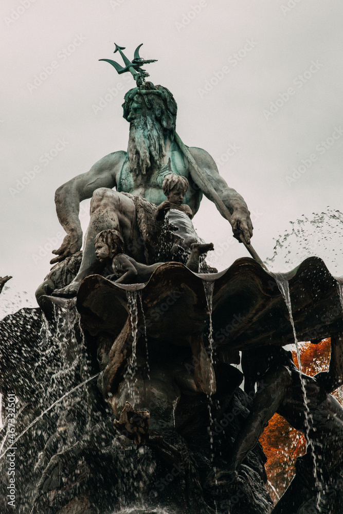 “Forckenbecken” Neptune Fountain by Reinhold Begas in autumn - Alexanderplatz - Rathausstrasse, Belin, Germany