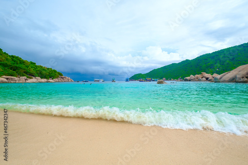 turquoise water sea with blue sky on the sunny Holiday, at koh nang yuan island beach, koh tao ,suratthani , thailand