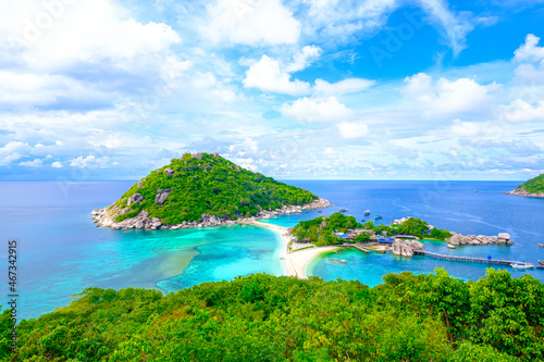 Koh Nang Yuan viewpoint, see a beautiful view in summer Scenic seascape and  turquoise clear water sea with blue sky on the Holiday at Nang yuan ,Koh tao island,suratthani,thailand  