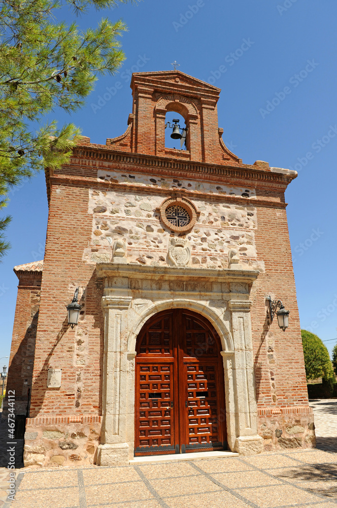 Iglesia del Salvador del Mundo en Calzada de Calatrava, pueblo natal de Pedro Almodóvar. Pueblos de Ciudad Real, Castilla la Mancha, España Iglesia del Salvador del Mundo en Calzada de Calatrava, pueblo natal de Pedro Almodóvar. Pueblos de Ciudad Real, Castilla la Mancha, España