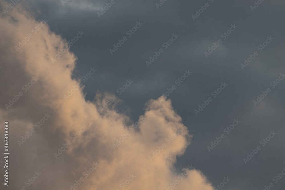Fototapeta premium Scattered clouds at sunset golden sky