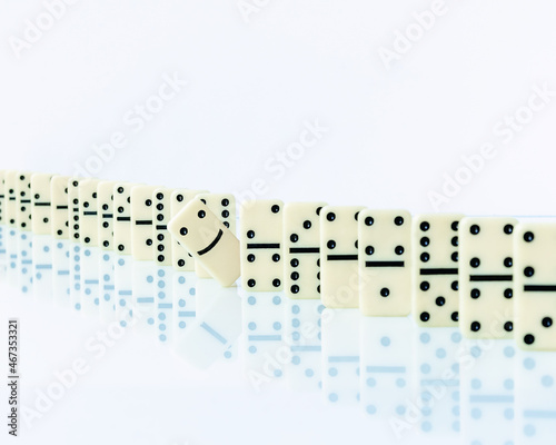Fotografía Domino piece stopping domino effect falling