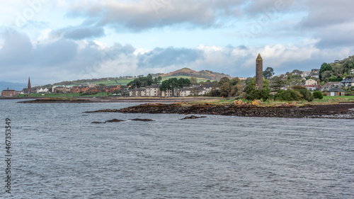 Photographie Scottish Town of largs Looking North Past the Pencil Monument with Knock Hill in the far Distance