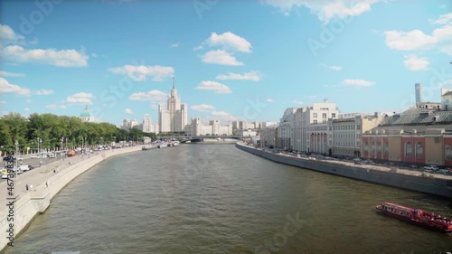 city, skyline, building, architecture, skyscraper, urban, river channel, cityscape, buildings, manhattan, downtown, water, sky, river, chicago, panorama, tower, view, usa, harbor, bridge, sea, travel,