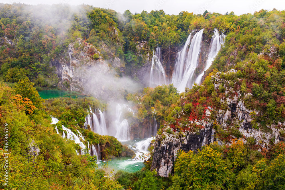 Fototapeta premium Waterfalls Paradise - beautiful landscape image from the Plitvice Lakes National Park.