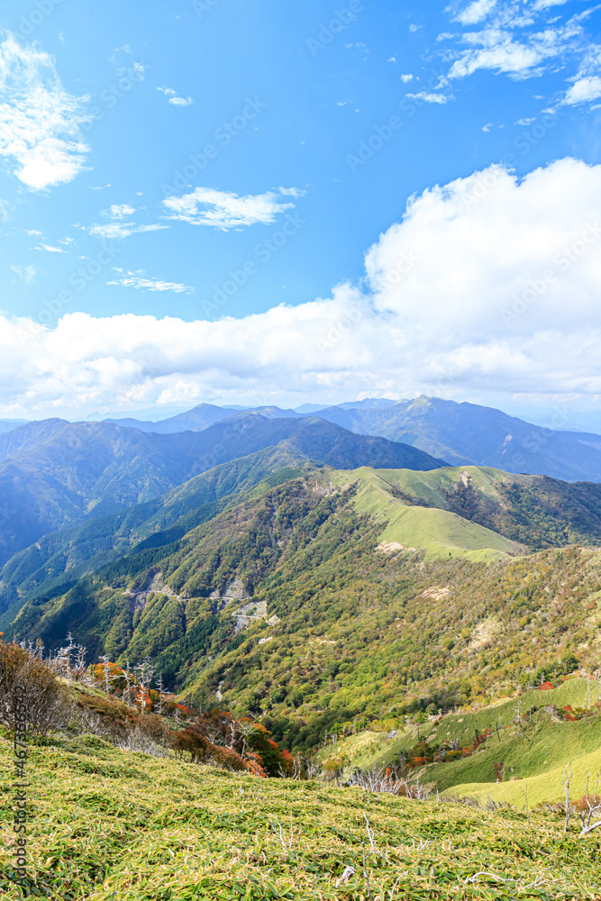 秋の次郎笈山頂から見た景色　徳島県三好市　Scenery seen from Mt.Jirogyu summit in autumn. Tokushima-ken Miyoshi city