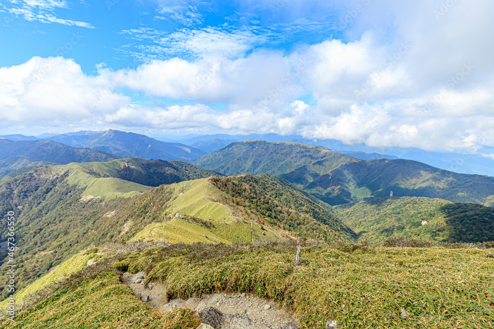 秋の次郎笈山頂から見た景色 徳島県三好市 Scenery seen from Mt.Jirogyu summit in autumn. Tokushima-ken Miyoshi city 秋の次郎笈山頂から見た景色 徳島県三好市 Scenery seen from Mt.Jirogyu summit in autumn. Tokushima-ken Miyoshi city
