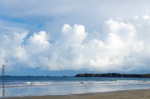 Fototapeta Naklejka Na Ścianę i Meble -  Town of Saint-Malo, a touristic icon in Brittany, seascape