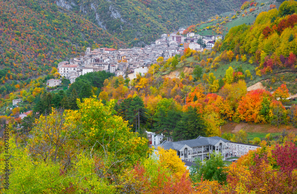 Scanno (Abruzzo, Italy) - The medieval village of Scanno, plunged over a thousand meters in the mountain range of the Abruzzi Apennines, province of L'Aquila, during the autumn with foliage