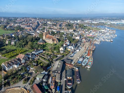 Fotomural Aerial view of the touristic village of Maldon on the Blackwater estuary in Essex with St