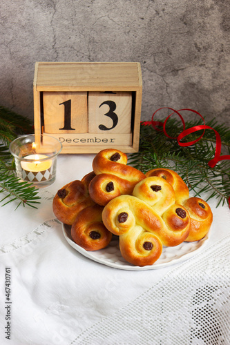 Obraz na płótnie Traditional Swedish saffron buns of various shapes on a light background. w salonie