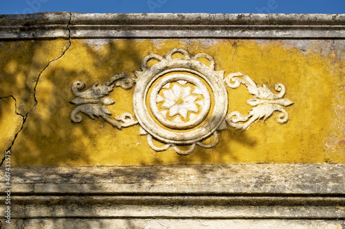 Εκτύπωση καμβά view of a traditional portuguese pediment on a house of Faro, Algarve, portugal