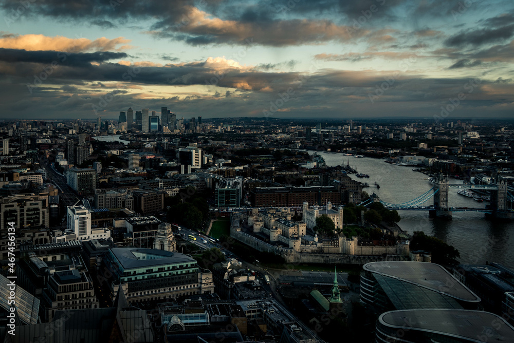 Fototapeta premium Old and New London