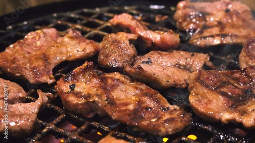 生ラム肉を焼くシーン ジンギスカン料理のイメージ  北海道札幌市