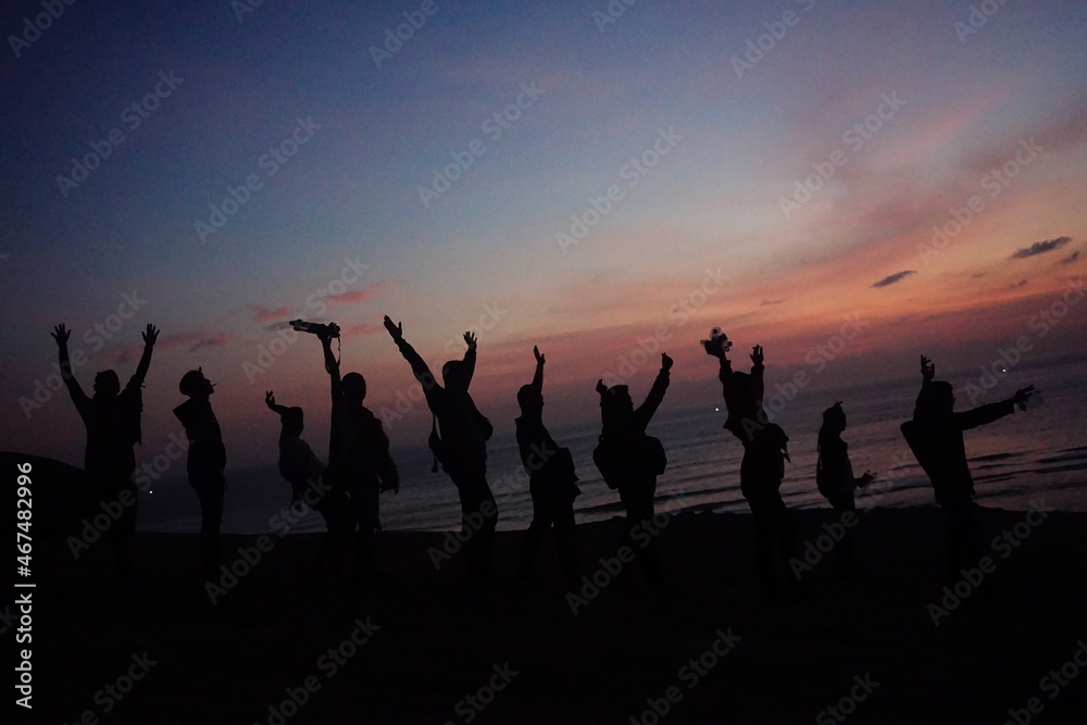 silhouettes of people on sunset silhouettes of people on sunset