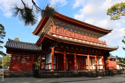 : A Japanese temple in Kyoto　日本の京都にある寺 : San-mon Gate in the precincts of Myoshin-ji Temple 妙心寺の境内にある山門