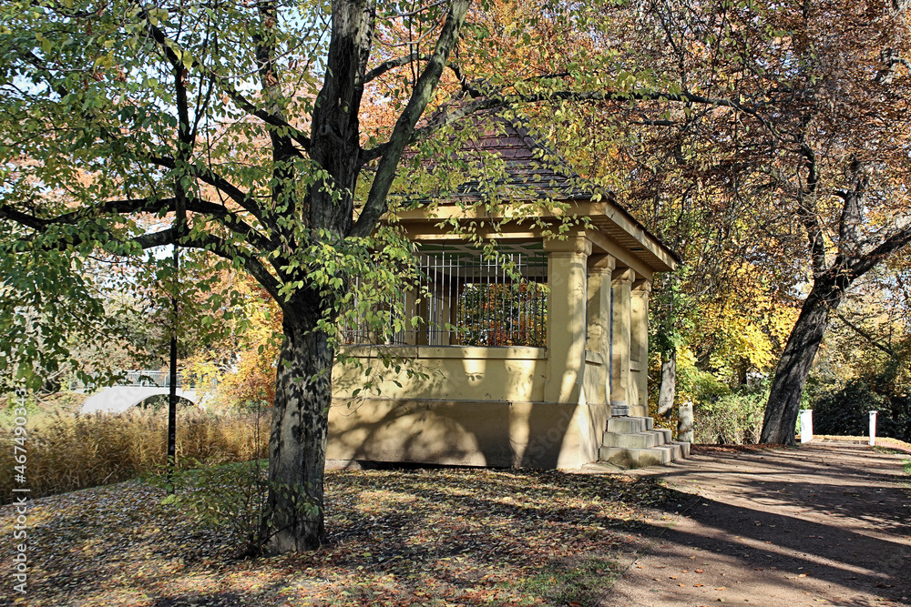 Naklejka premium Pavillon Schlosspark Senftenberg