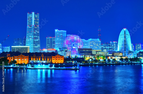 大さん橋から望む横浜みなとみらいの夜景 © onosan