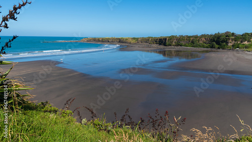 Fototapeta Naklejka Na Ścianę i Meble -  Opunake Beach in the Taranaki region of New Zealand