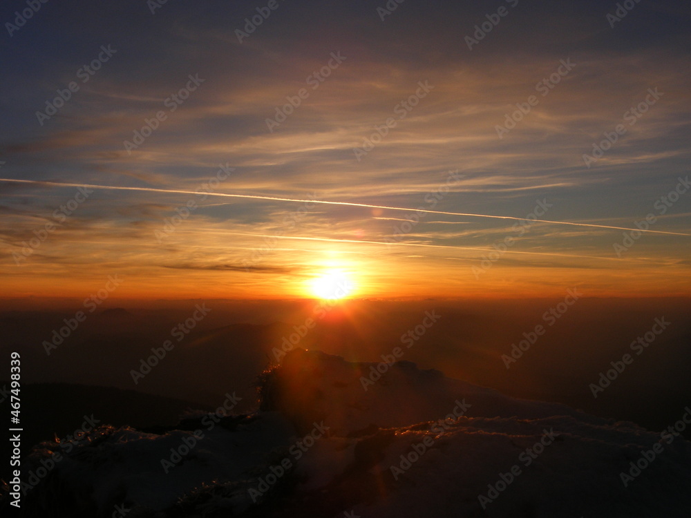 Obraz premium sunset over the mountains