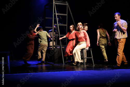 Canvas Print Actors and actresses perform a modern performance on the stage of the theater