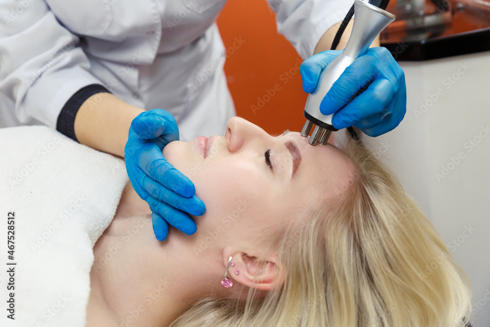 Hardware facial cosmetology for face shape correction. Hardware facial cosmetology for face shape correction.