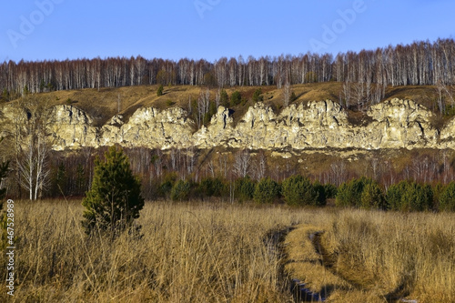 Podkamennaya Mountain is a white wall on the banks of the Sylva River