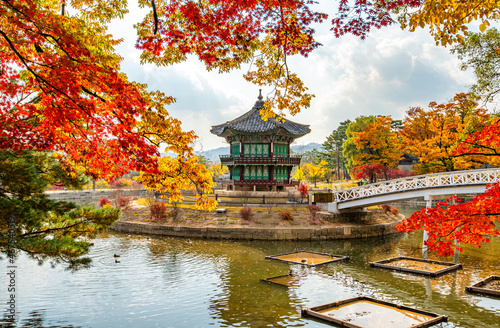 Obraz na płótnie pavilion in the park, Gyeongbokgung palace ,Seoul South Korea
w salonie