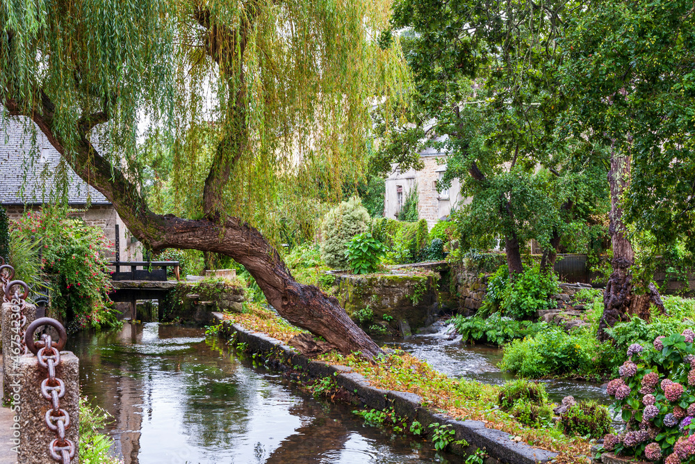 Fototapeta premium Malerischer Flussverlauf in Pont-Aven, Bratagne