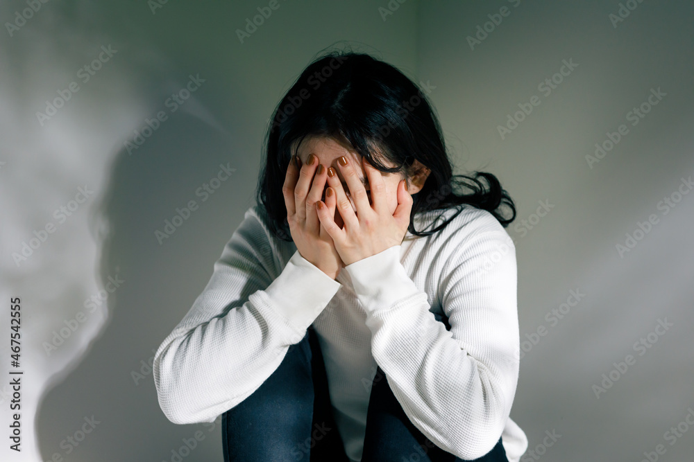 暴力を受ける女性 暴力を受ける女性