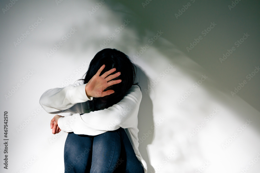 暴力を受ける女性 暴力を受ける女性