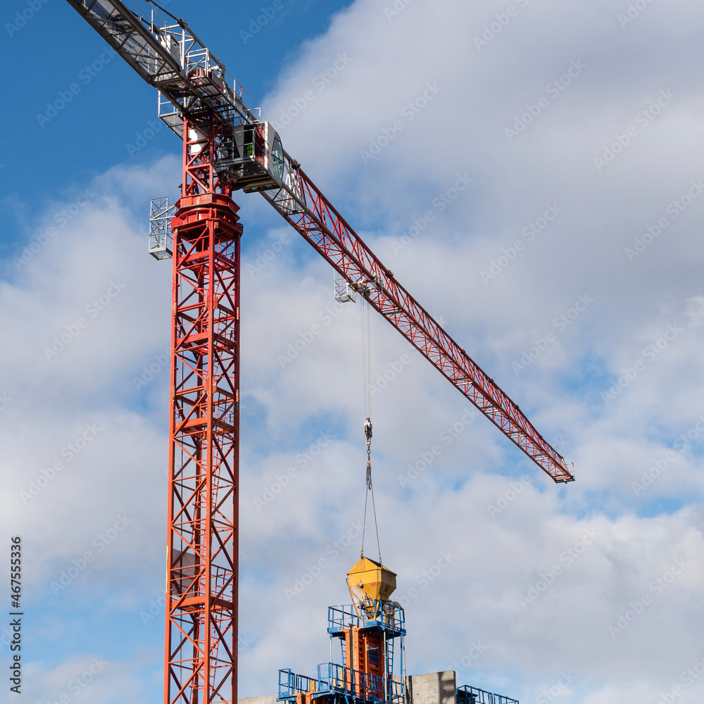 Grue sur un chantier de construction Stock Photo Adobe Stock