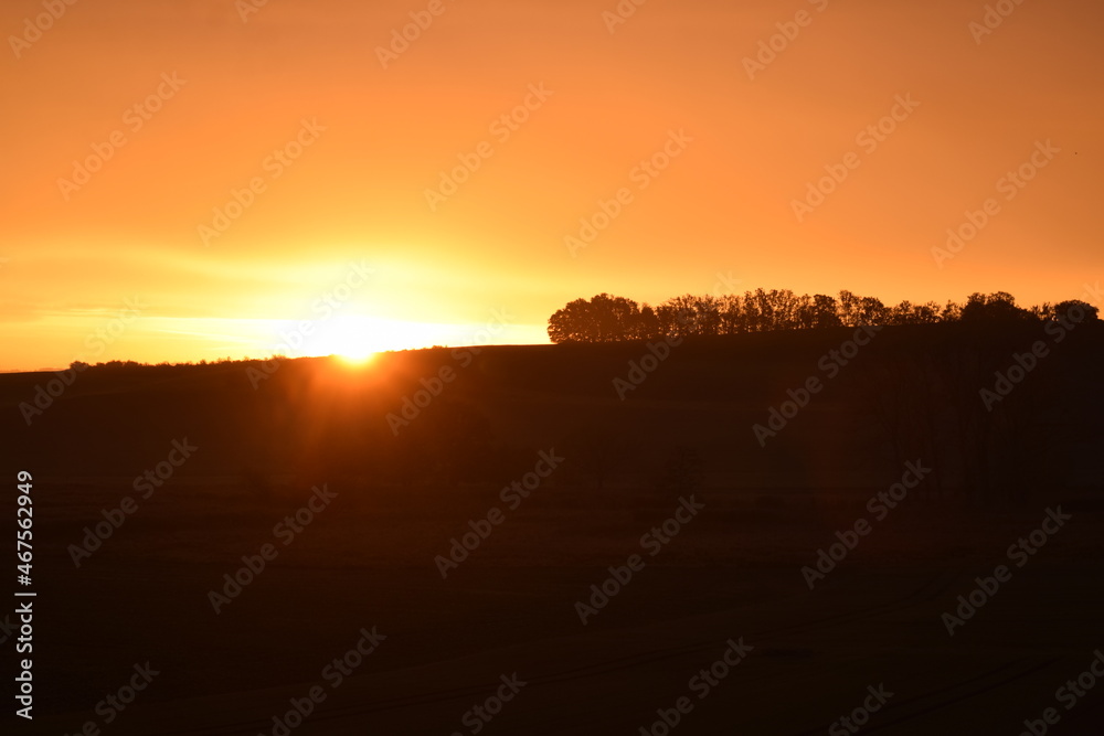 Sonnenaufgang über den Eifelhügeln Sonnenaufgang über den Eifelhügeln