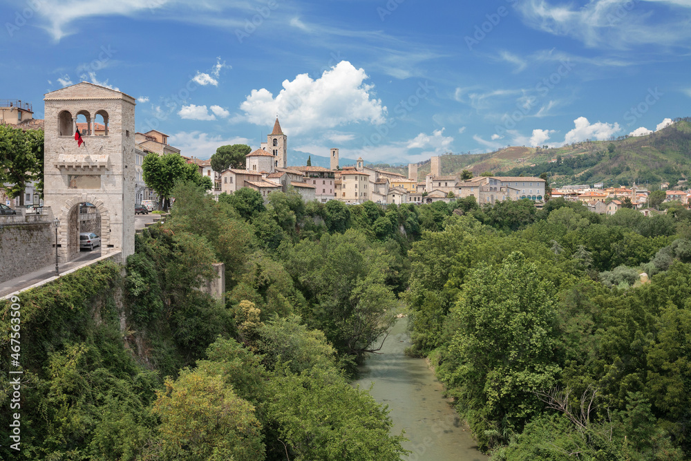 Ascoli Piceno. Marche. Panorama della città con Porta Tufilla e il fiume Tronto.
