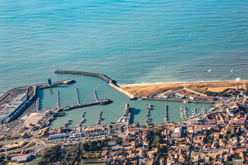 Fototapeta premium view of the harbour of the city of island
